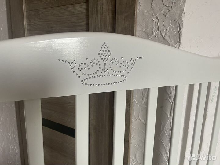 Кроватка с маятником детская