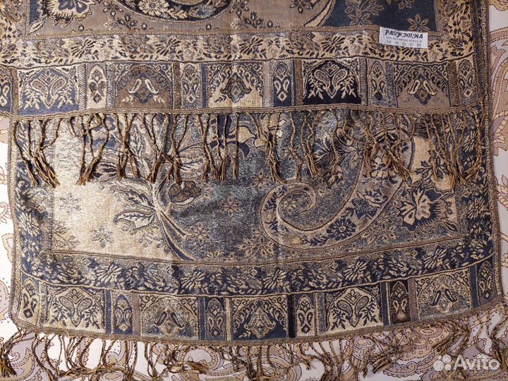 Женская шаль