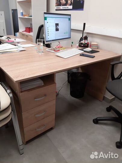 Стол офисный с тумбой