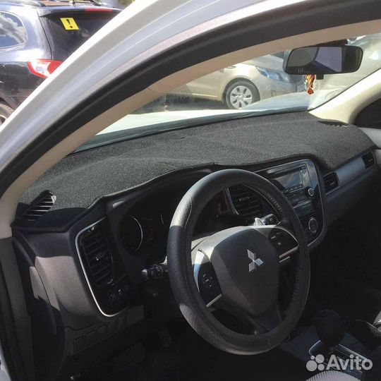 Накидка на панель Mitsubishi Outlander 3 с 2012г