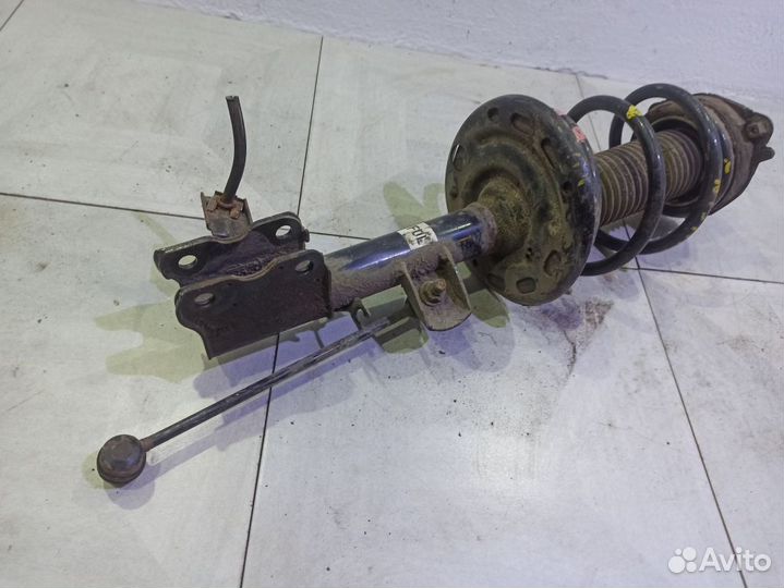 Стойка передняя левая в сборе