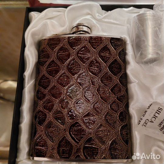 Подарочный набор - фляга, портсигар