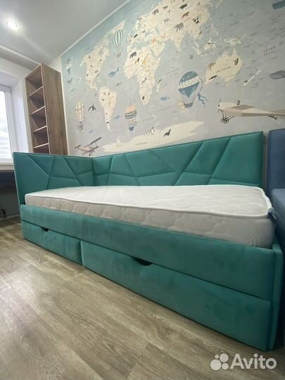 Детская кровать(с ящиками)