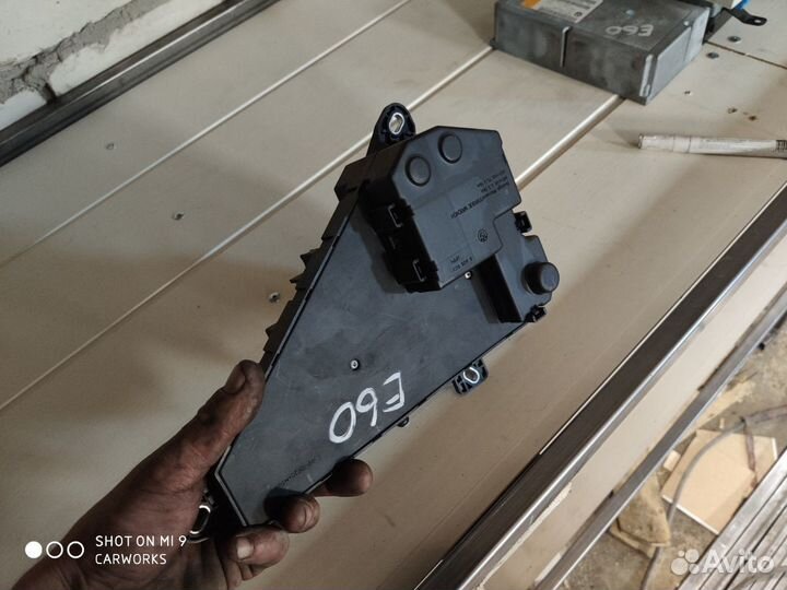 Блок предохранителей багажника бмв е60 е61 BMW e60