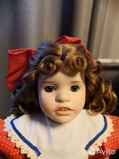 Кукла фарфоровая коллекционная