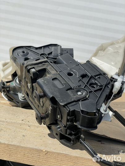 Замок передний левый VW Passat cc