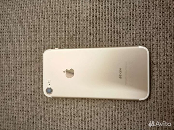 Телефон iPhone 7