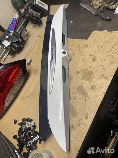 Накладка крышки багажника крайслер пацифика 2017+