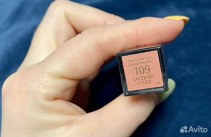 Помада Estee lauder