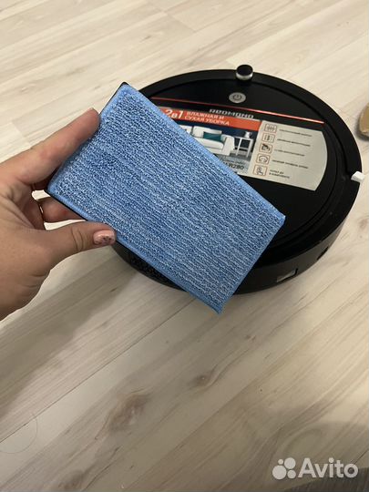 Робот пылесос Redmond