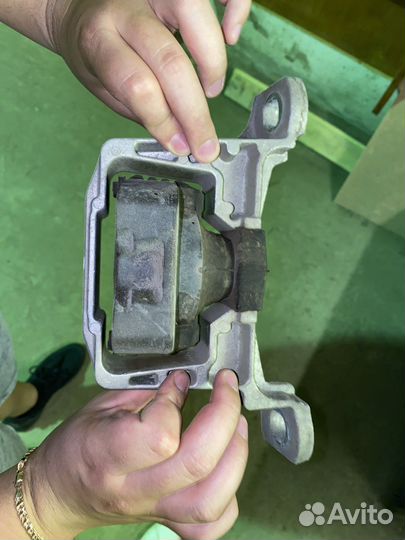 Опора гидравлическая Ford Focus 3