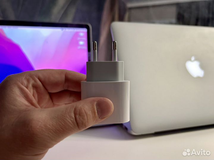 Зарядное устройство на iPhone 20w