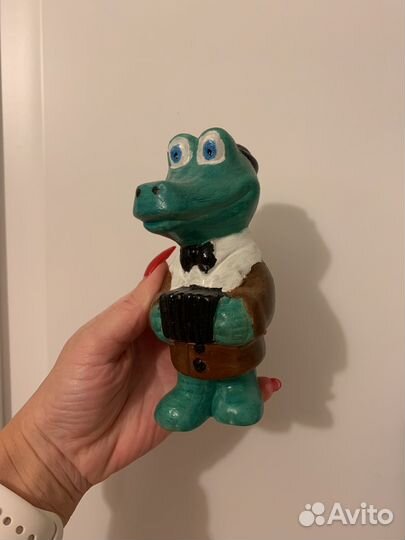 Крокодил Гена статуэтка