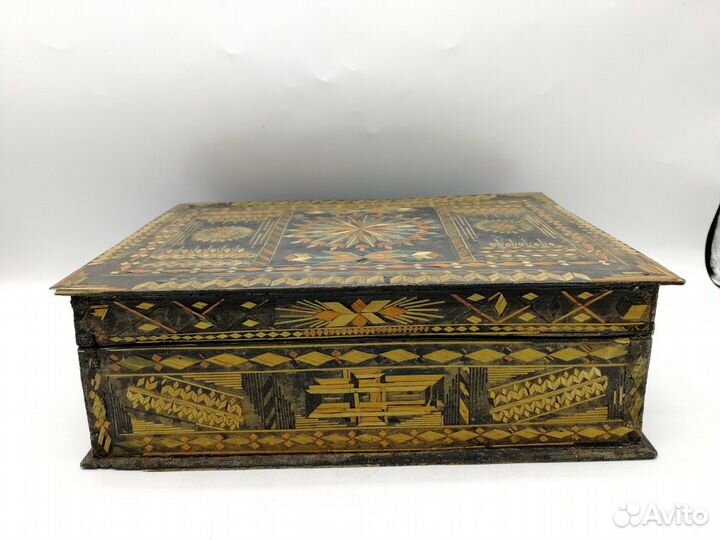 Старинная шкатулка инкрустация цветной соломкой