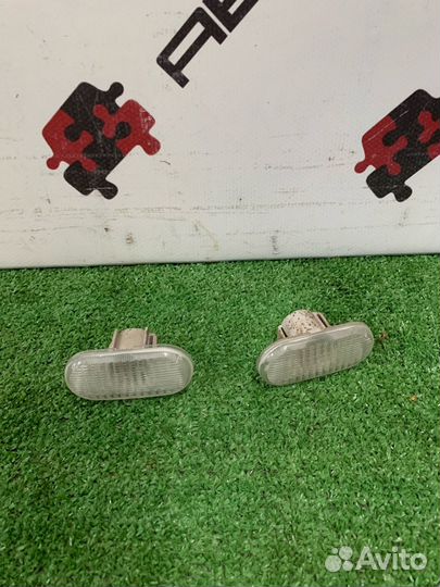 Поворотник повторитель Renault symbol clio 2