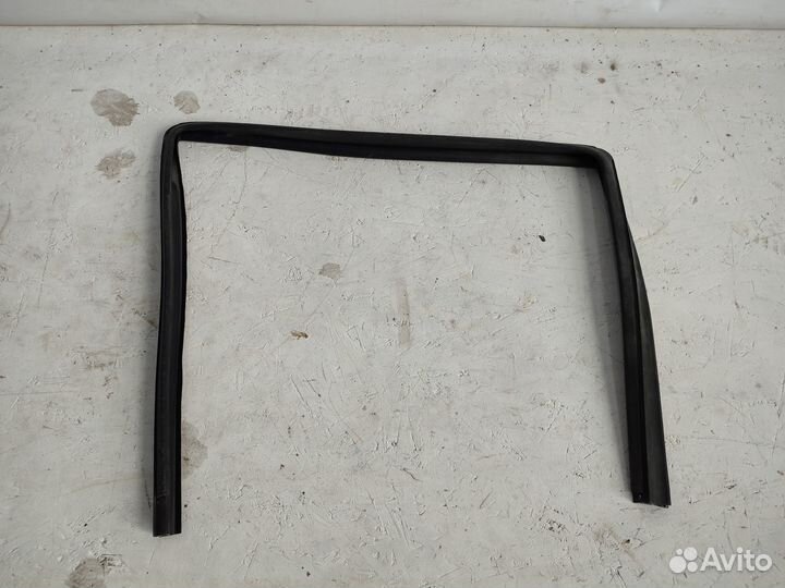 Уплотнитель стекла задней двери Niva Travel 2123