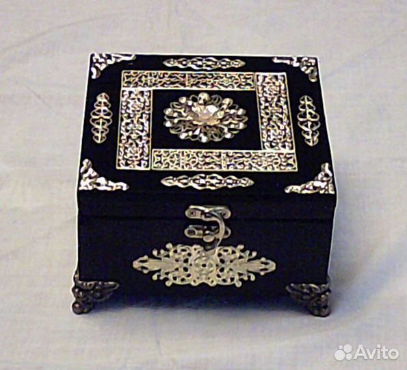 Деревянная шкатулка 