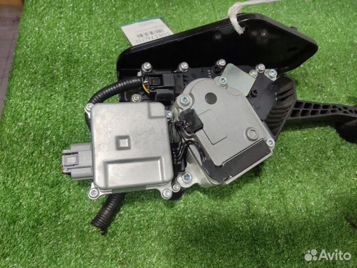 Педаль газа Nissan Fuga KNY51 VQ37VHR 2012