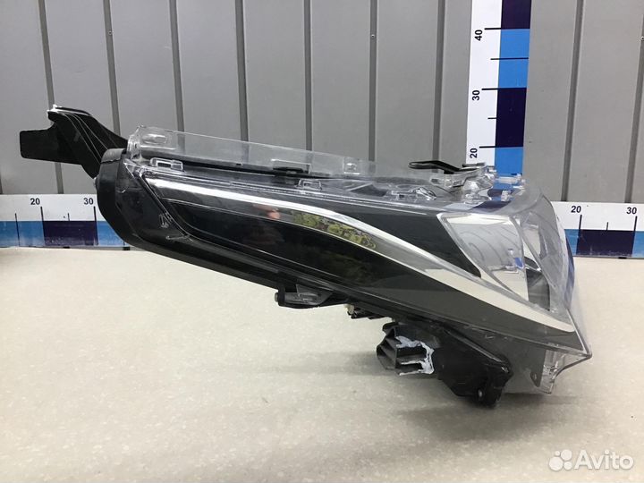 Фара правая Toyota Corolla E18 2013-2018