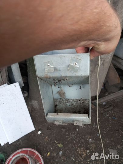 Бункерная кормушка для кроликов