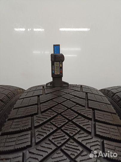 Pirelli Ice Zero FR 225/55 R18