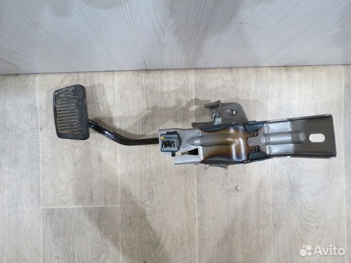 Педаль тормоза Hyundai Solaris 2