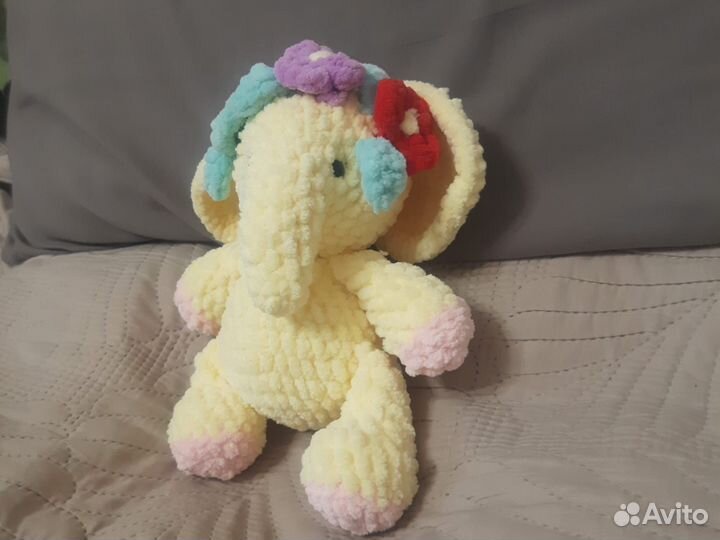 Игрушка вязанная слон