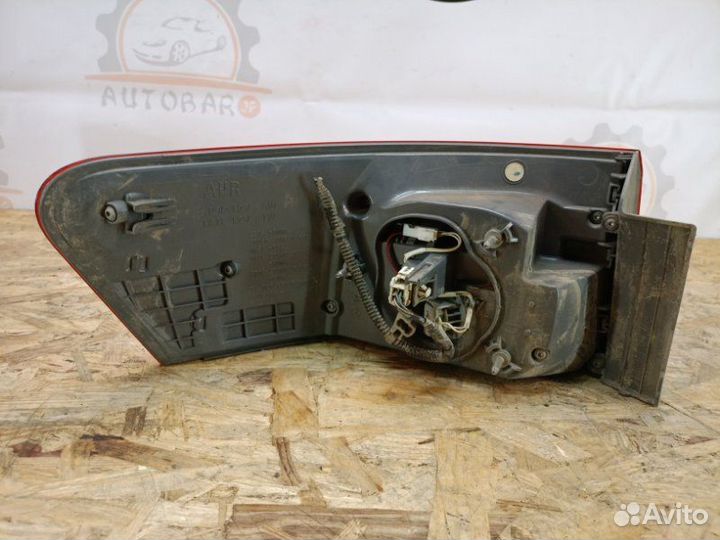 Фонарь задний правый Toyota Avensis T27