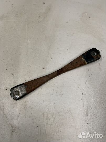 Ford Fusion крепление аккумулятора 96fb10718bc