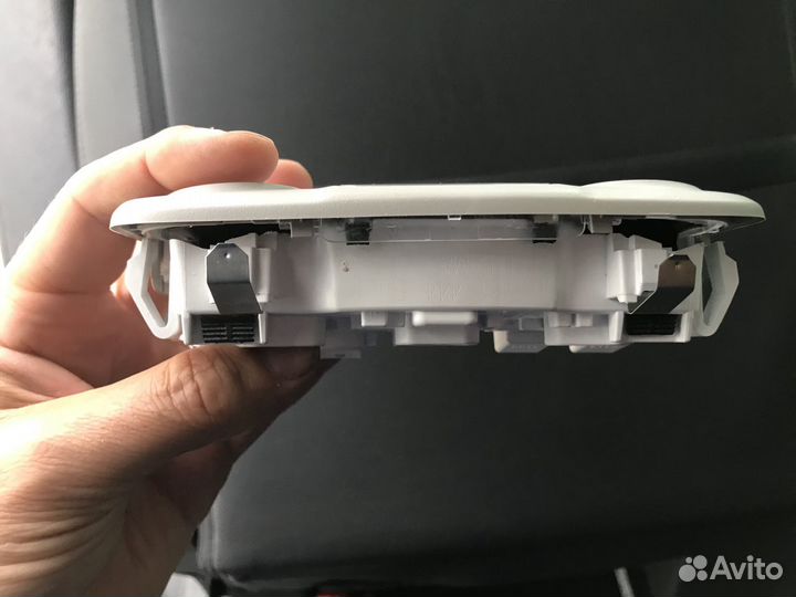 Плафон освещения салона Пежо Травеллер