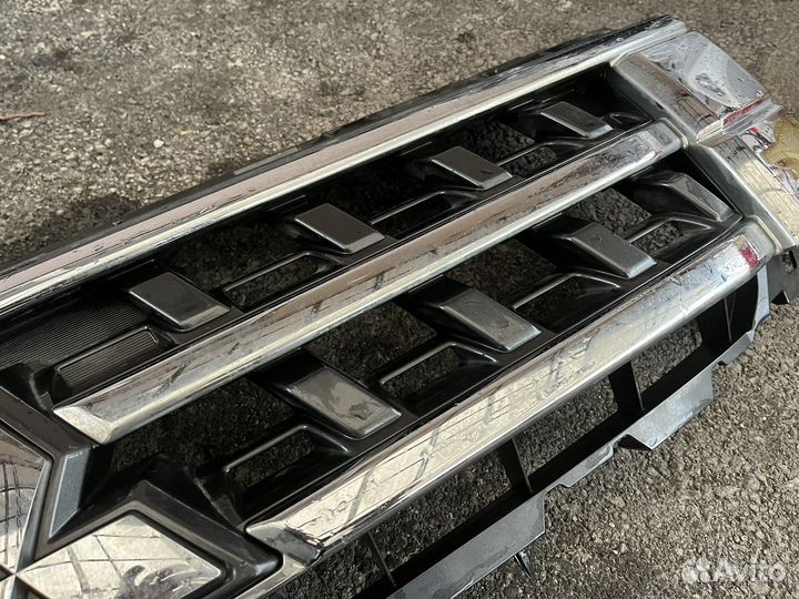 Решетка радиатора pajero 4