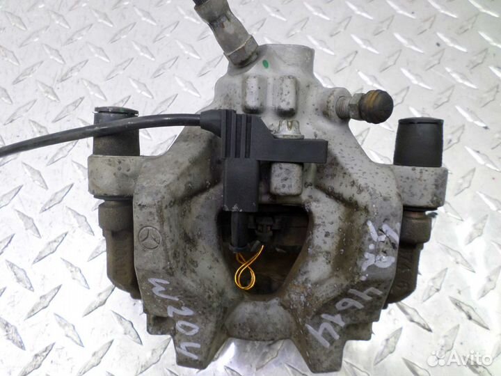 Суппорт задний правый Mercedes C-klasse W204