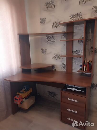 Компьютерный стол