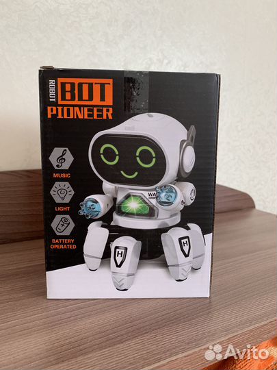 Игрушка робот