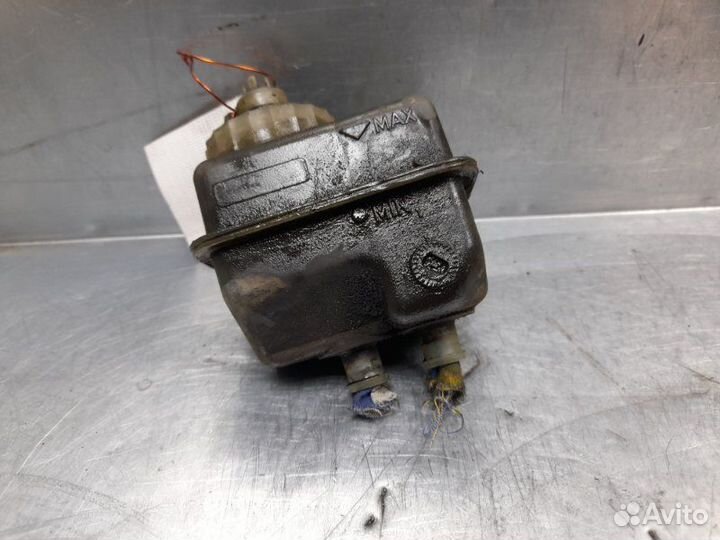 Бачок главного тормозного цилиндра Volkswagen