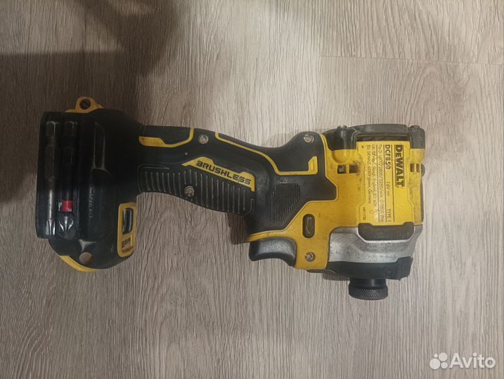 Винтовёрт (шуруповёрт, гайковёрт) DeWalt 850