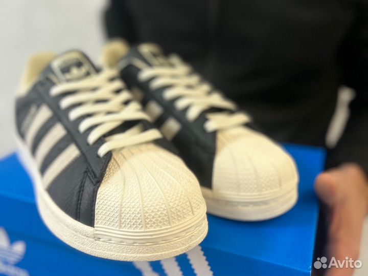 Adidas superstar black white