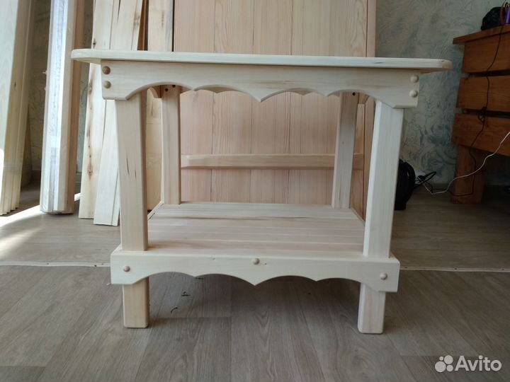 Столик деревянный ручной работы