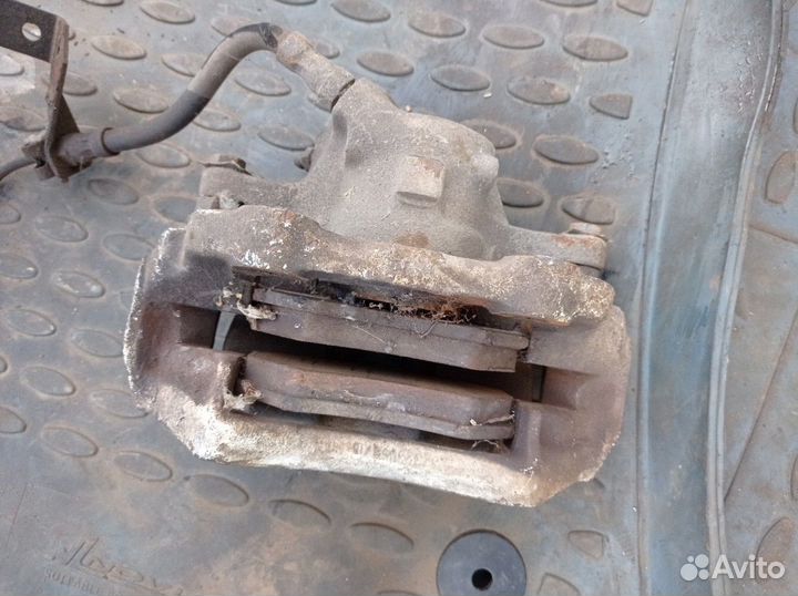 Правый передний суппорт audi 80 b3