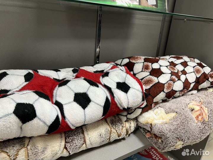 Пледы и покрывало