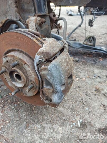 Суппорт передний правый Mitsubishi Lancer 9