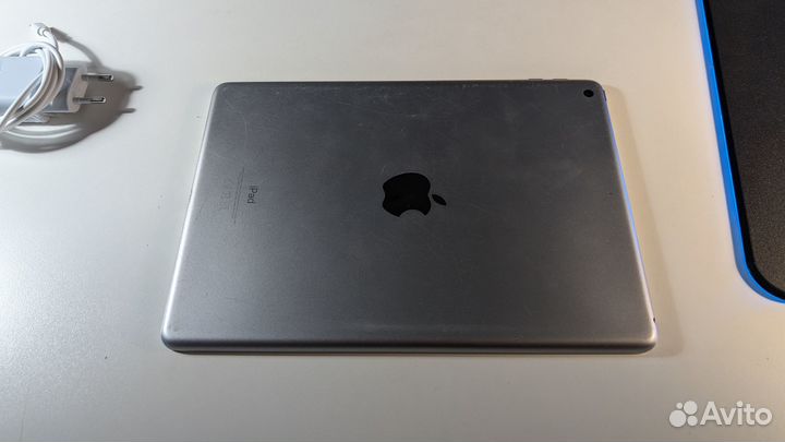 iPad 6th generation 32gb потертый