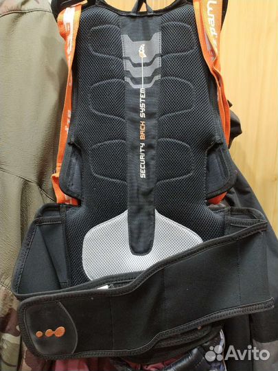 Защита спины горнолыжная