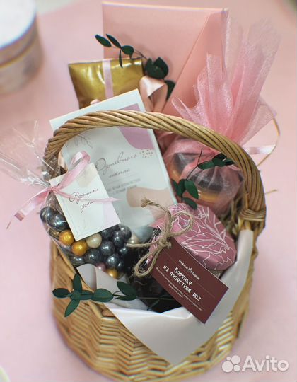 Подарочная корзина, сдадкий подарок маме