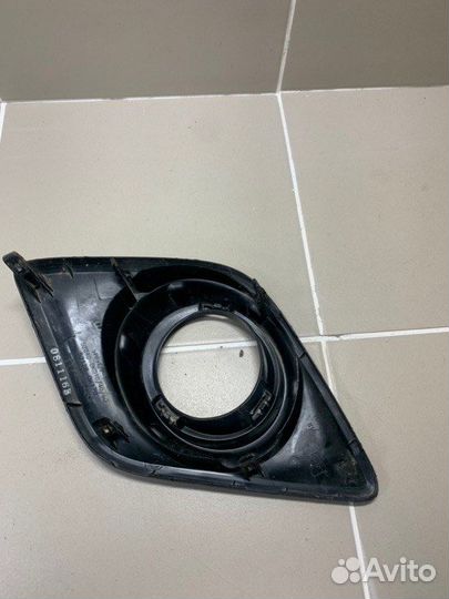 Рамка противотуманной фары левая Toyota Hilux 8