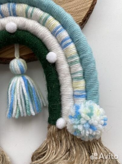 Панно из джута с пампонами для детской комнаты