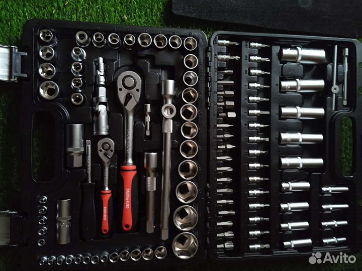 Набор инструментов для авто в чемодане