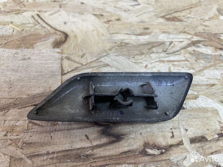 Крышка омывателя фары правая Toyota Camry 50