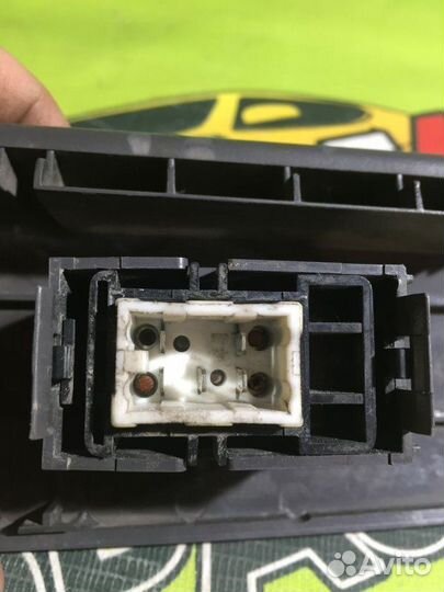 Кнопка стеклоподъемника Mitsubishi Rvr I