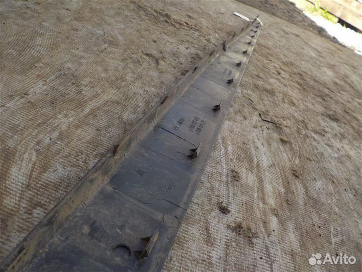 Накладка порога правая Renault Duster K4MA606 2012